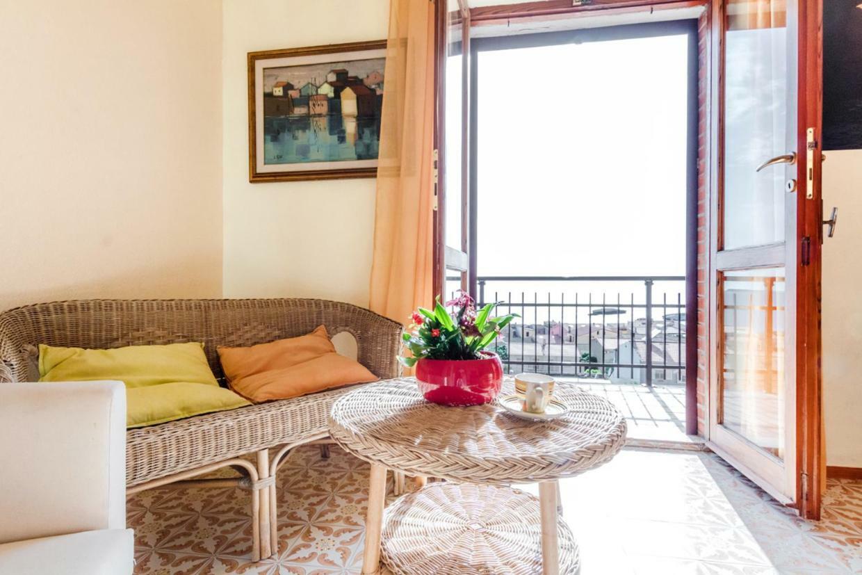 Mare Lughente Bed & Breakfast S'archittu Cuglieri Exterior photo